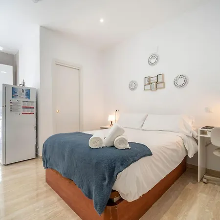 Beachfront Studio, El Palo - Tcm Apartment *